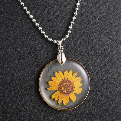 Women Fashion Resin Handmade Crystal Chrysanthemum Dried Flower Pendant Necklace