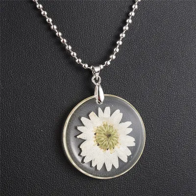 Women Fashion Resin Handmade Crystal Chrysanthemum Dried Flower Pendant Necklace