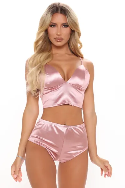 Women Edgy Casual Sleeveless Solid Color Satin Camisole And Shorts Pajamas Set