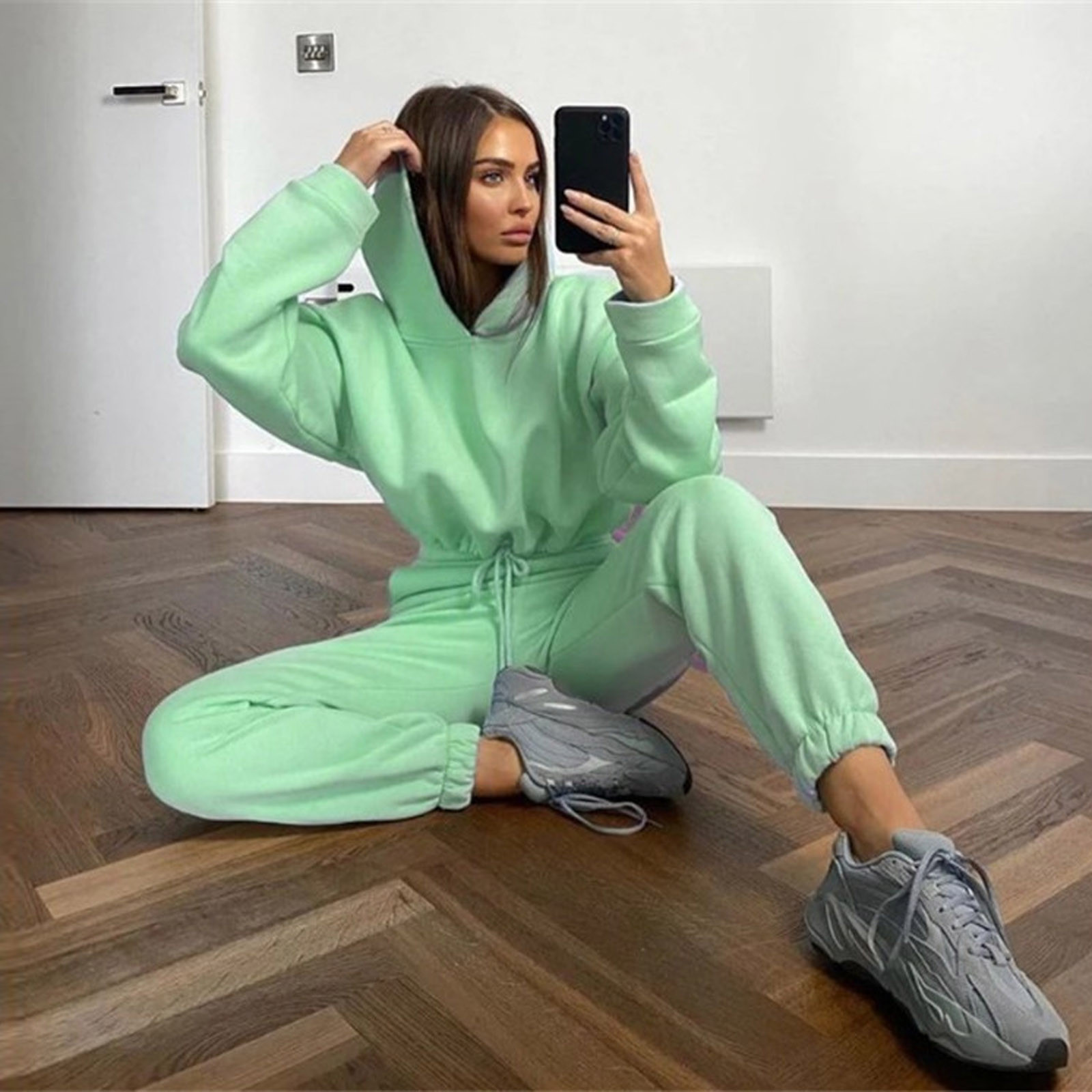 Wholesale Women Solid Color Drawstring Hooded Long Sleeve Wholesale Women Solid Color Drawstring Hooded Long Sleeve