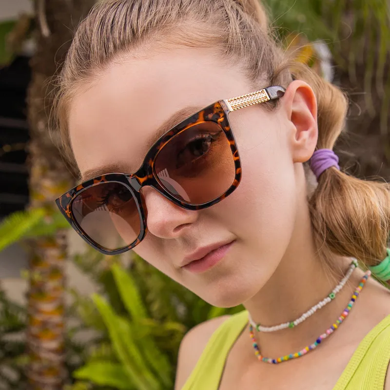 Unisex Retro Square Temple Metal Chain Cat Glasses Sunglasses with Plastic Frame and PC Lens