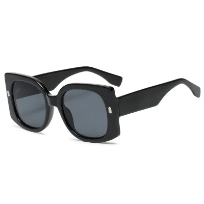 Women Retro Square Frame Sunglasses with Rice Nail