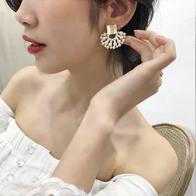 Women Fashionable Temperament Fan-Shaped Alloy Pearl Earrings