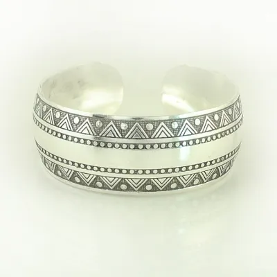 Women's Fashion Retro Carved Elephant Open Bangle Bracelet