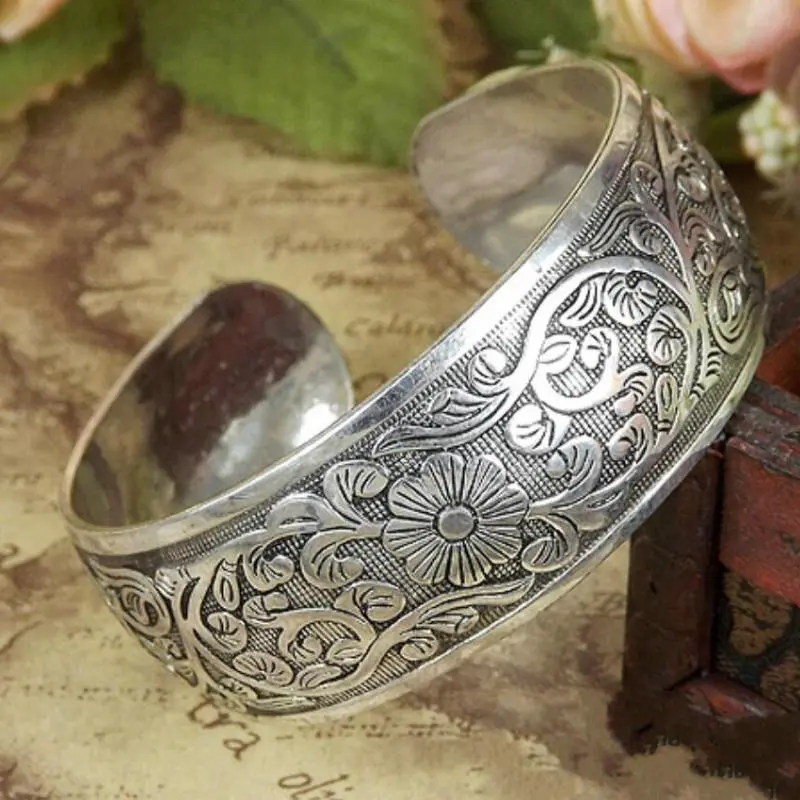 Women's Fashion Retro Carved Elephant Open Bangle Bracelet
