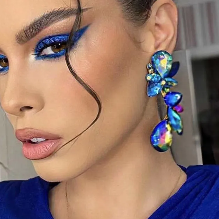 Women Fashionable Rhinestone Drop-Shaped Glass Diamond Earrings