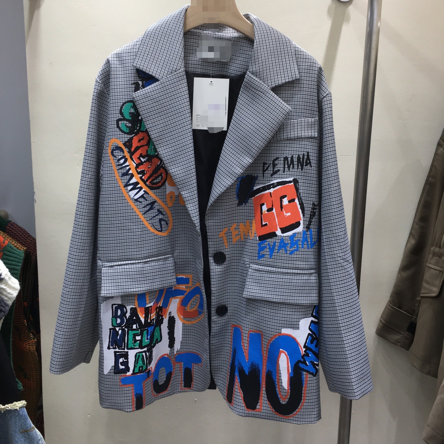メゾンエメラルド Blue Letters Graffiti Fur Coat