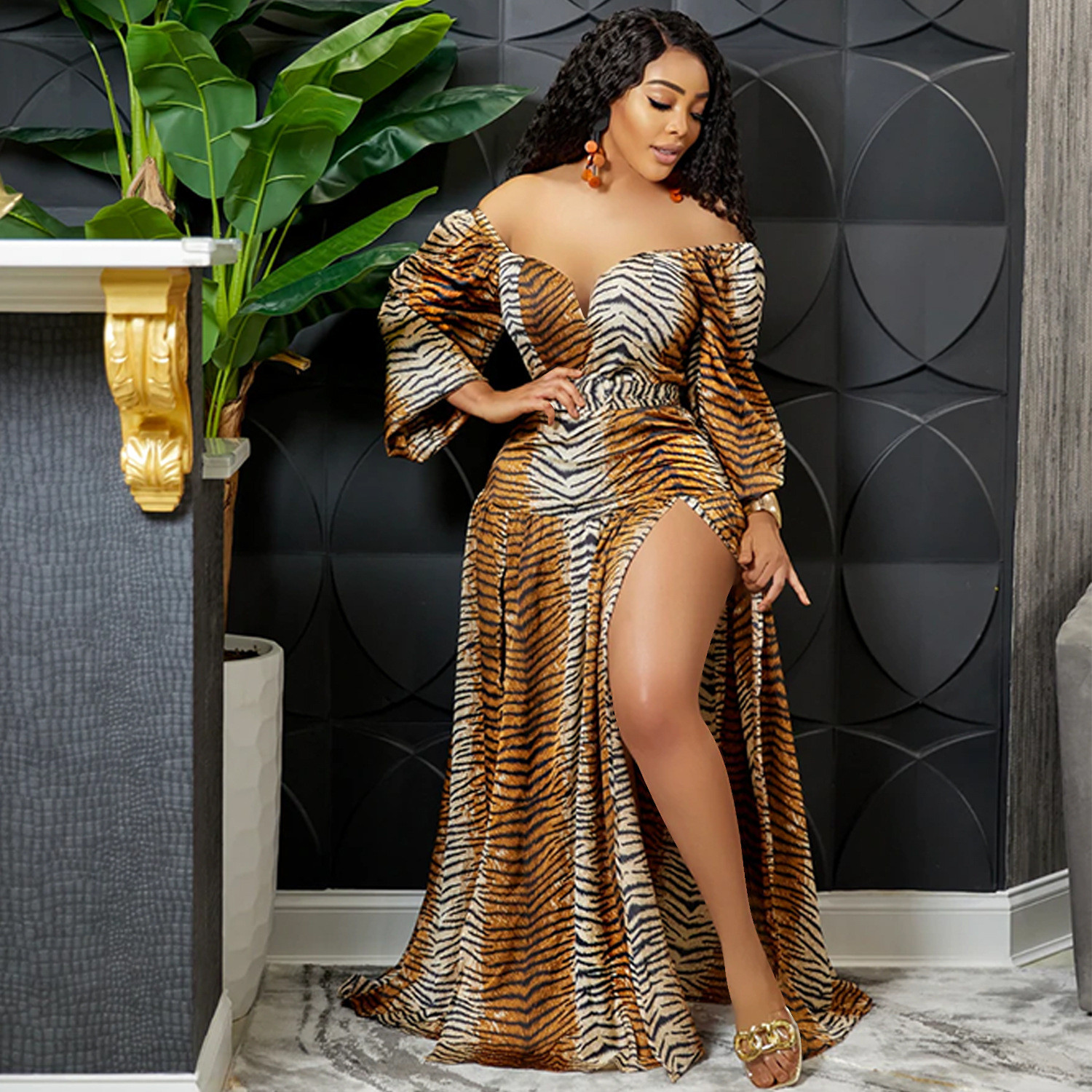 Wholesale Women Plus Size Leopard Tiger Printed V-Neck Off