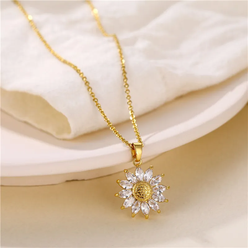 Wholesale Women Fashion 18K Gold Titanium Steel Sunflower Pendant Zircon Necklace