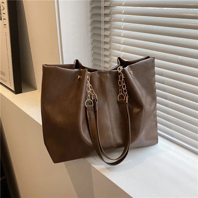 Women's Retro Soft Leather Large Capacity Solid Color Shoulder Bag with Zipper