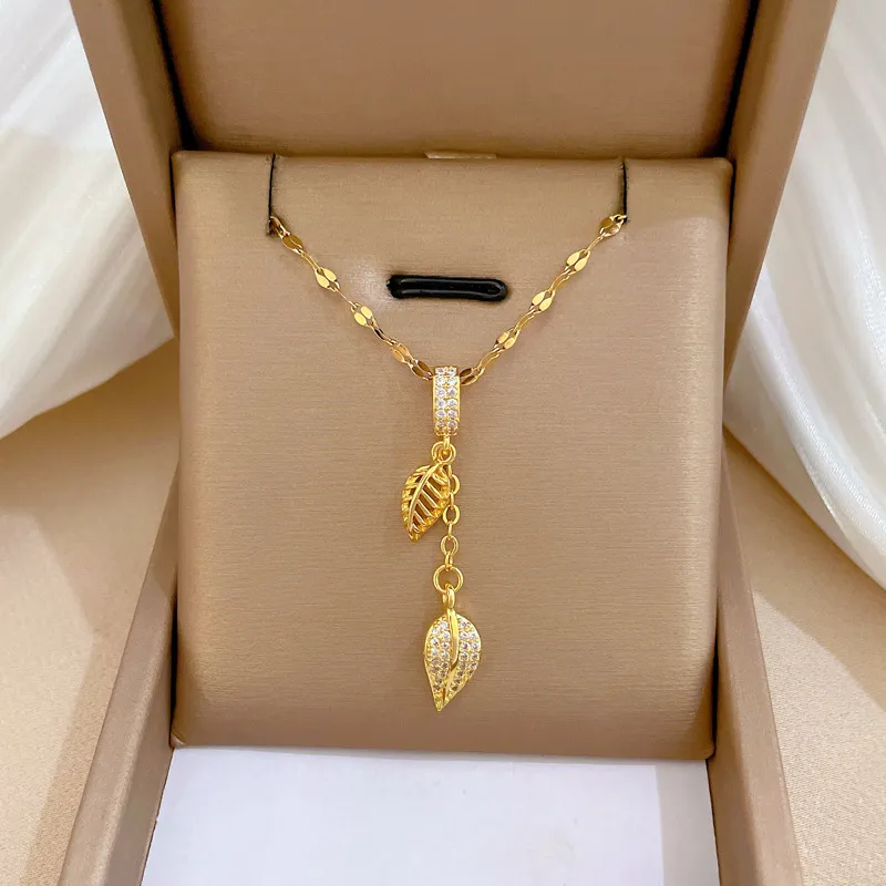 Wholesale Fashion Titanium Steel Leaf Pendant Zircon Necklace for Women
