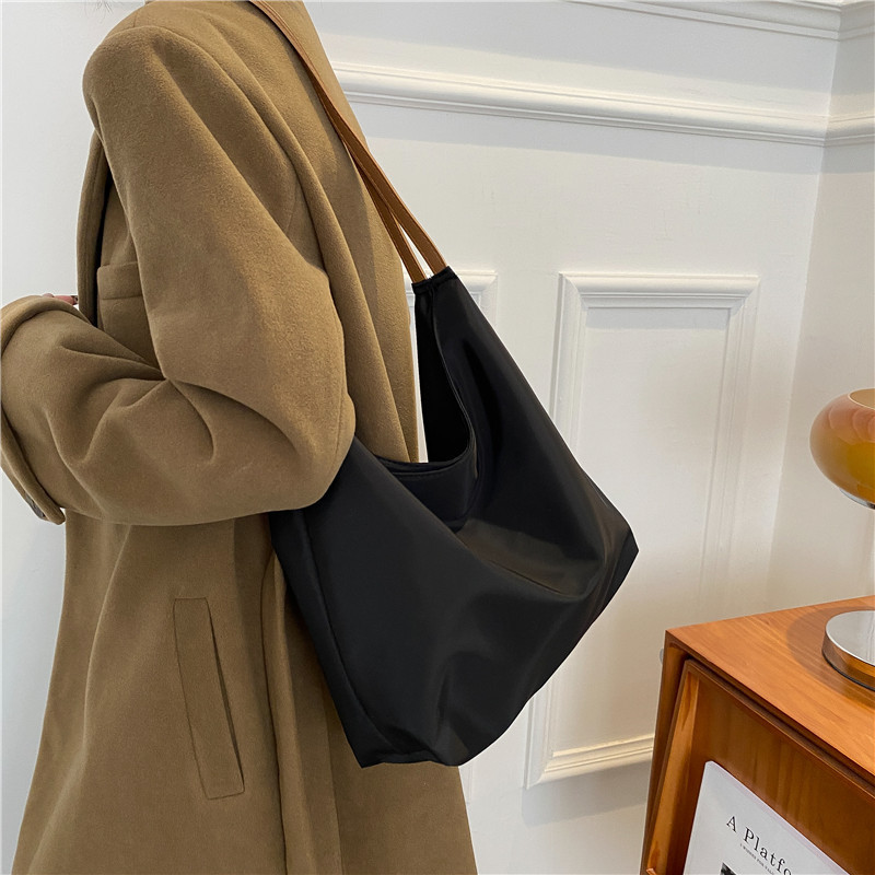 2025年のクリスマスの特別な衣装 Wholesale Women'S Fashion Solid Color Underarm Bag Oxford バッグ