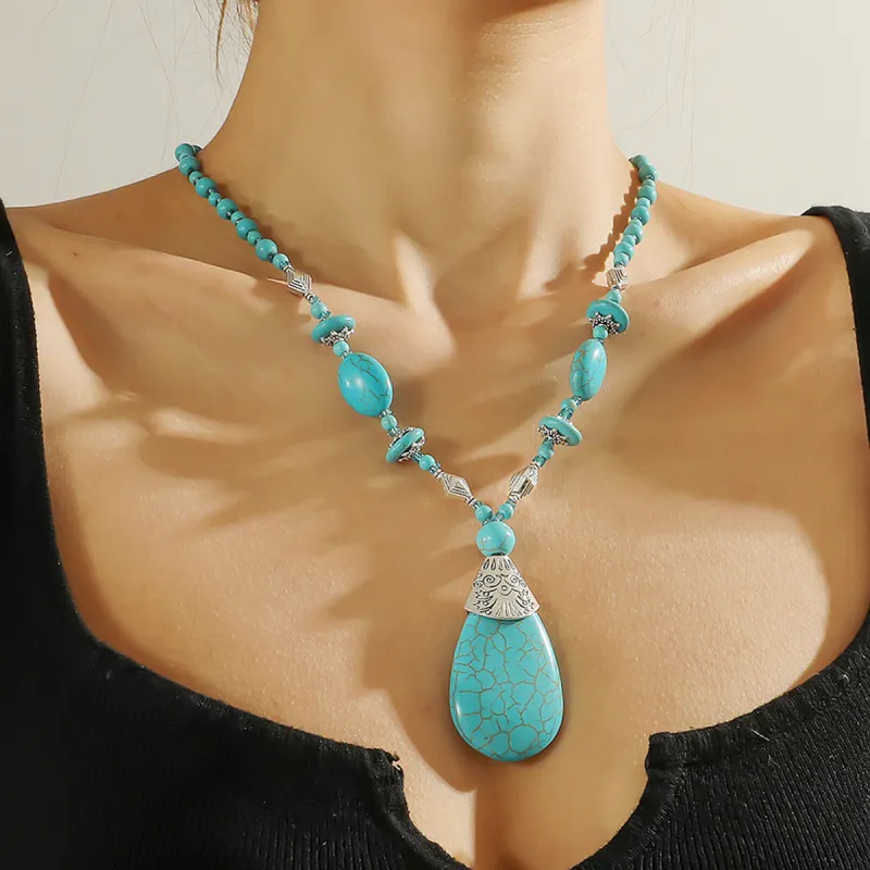 Women's Fashion Natural Green Turquoise Pendant Necklace Ethnic Retro Alloy Box Chain Geometric