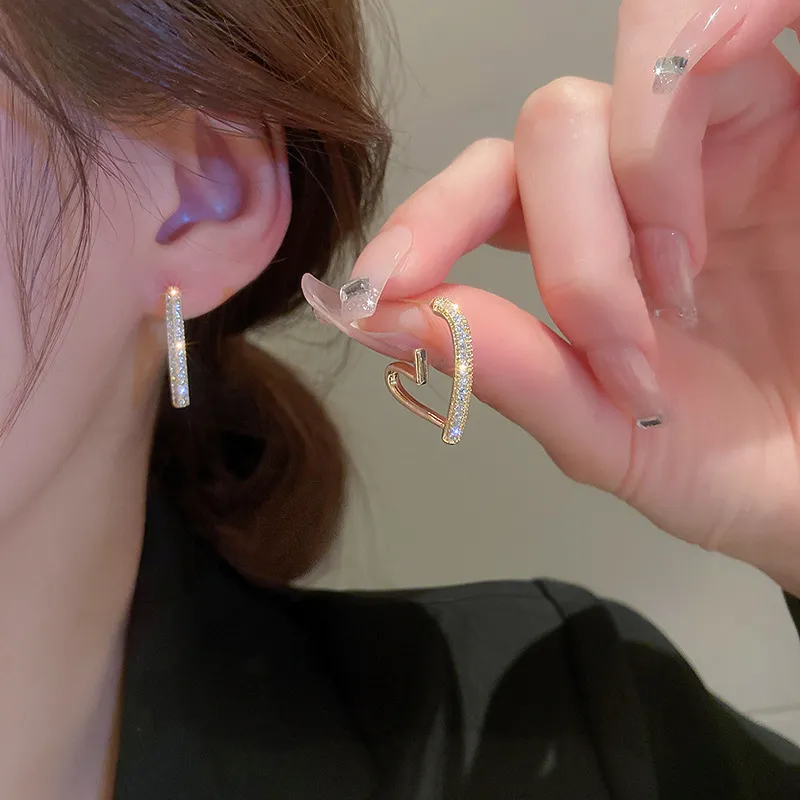 Women Simple Fashion Rhinestone Heart Earrings