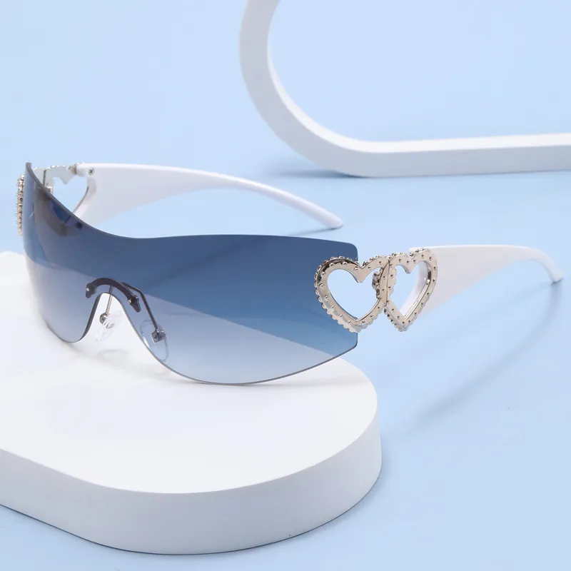 Women Fashion Creative Heart Hollow PC Sunglasses