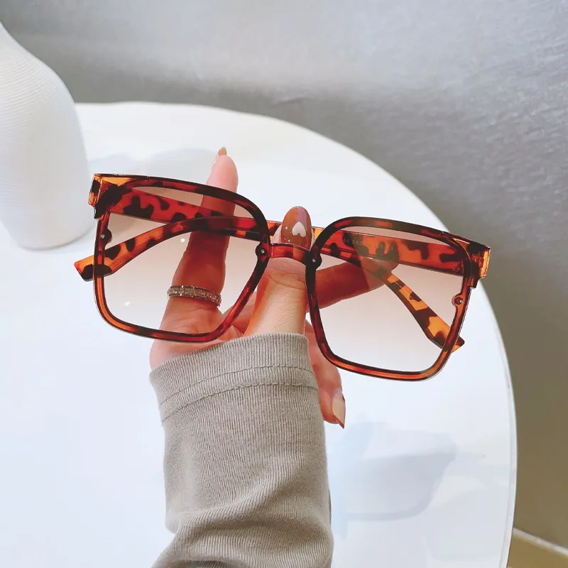Women Men Fashion Elegant Anti-Ultraviolet PC Sunglasses