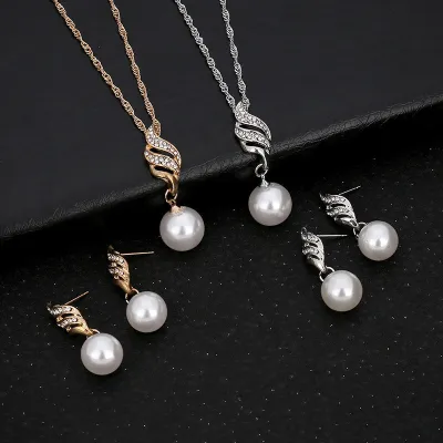 Women's Fashion Diamond Earrings Wavy Line Imitation Pearl Necklace Set
