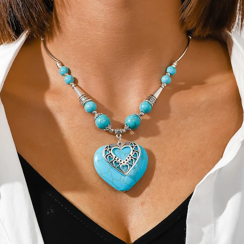 Women Bohemian Green Love Heart Pendant Multi-Element Hollow Alloy Necklace