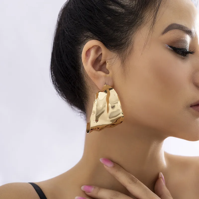 Women Simple Metal Sequin Irregular Geometric C-Shaped Earrings