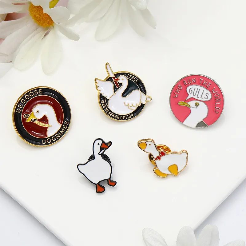 Women Cute Cartoon Duck Enameled Alloy Brooch