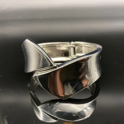 Women's Fashion Punk Opening And Closing Alloy Bangle Bracelet