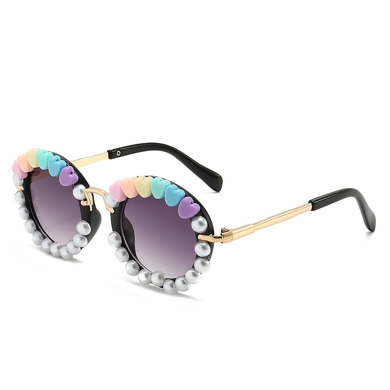 ROUND-FRAME SUNGLASSES WITH PEARLY PRINCESS CHAIN –