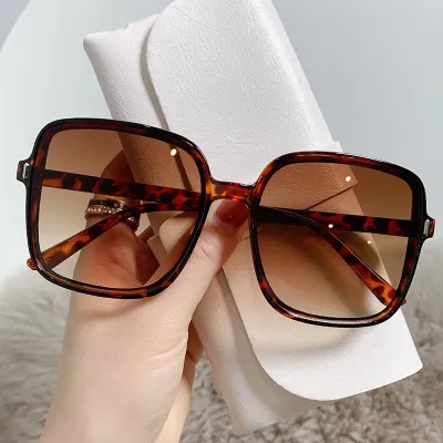Women's Fashion Gradient UV Protection Retro White Square Frame Sunglasses