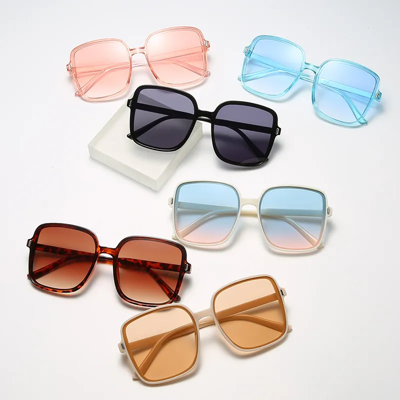 Women's Fashion Gradient UV Protection Retro White Square Frame Sunglasses