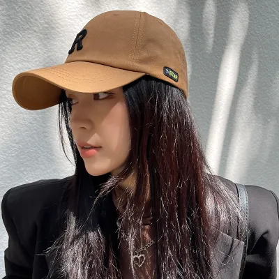 Gorra con visera para el sol con letra R para mujer