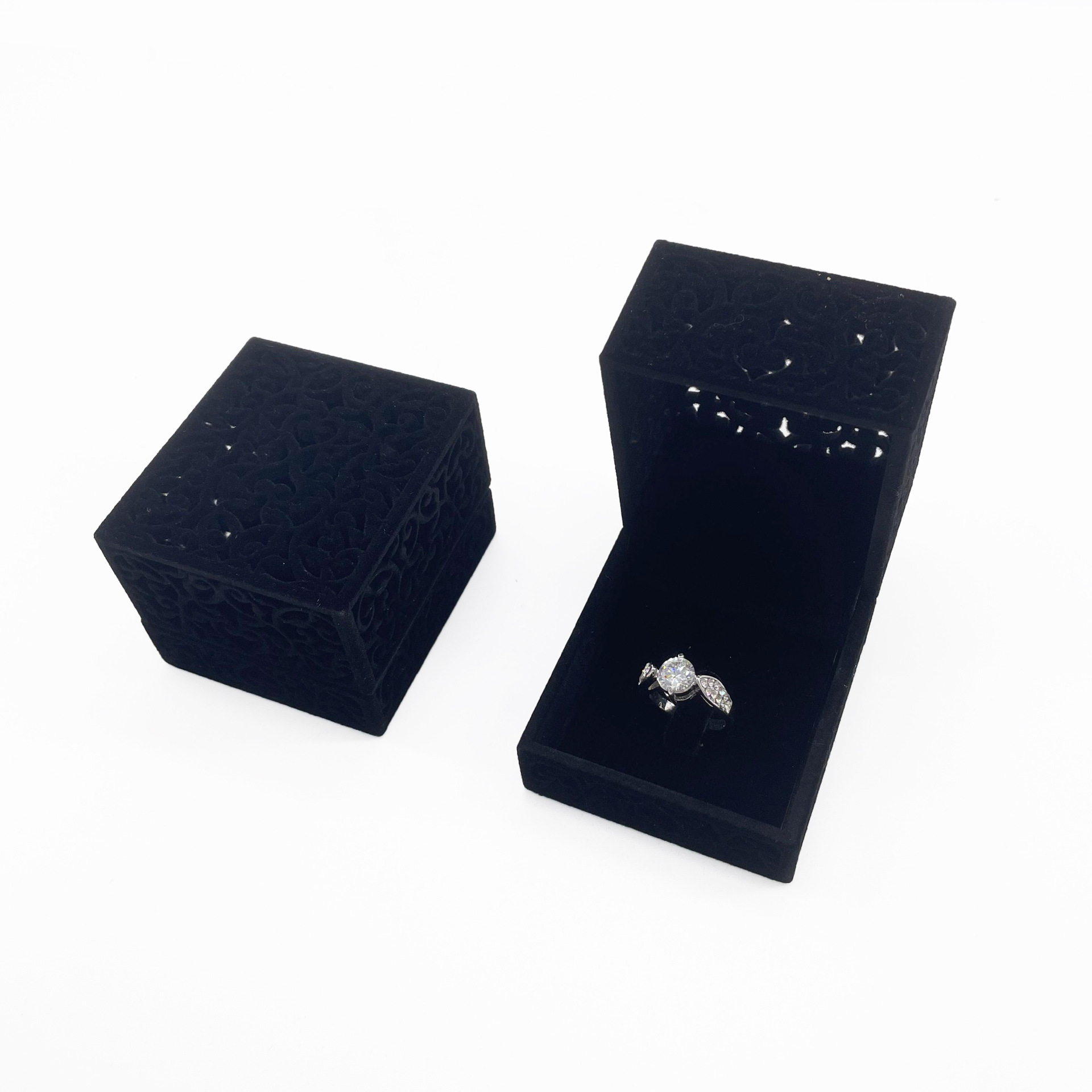 Wholesale High-End Jewelry Hollow Jewelry Box Flocking