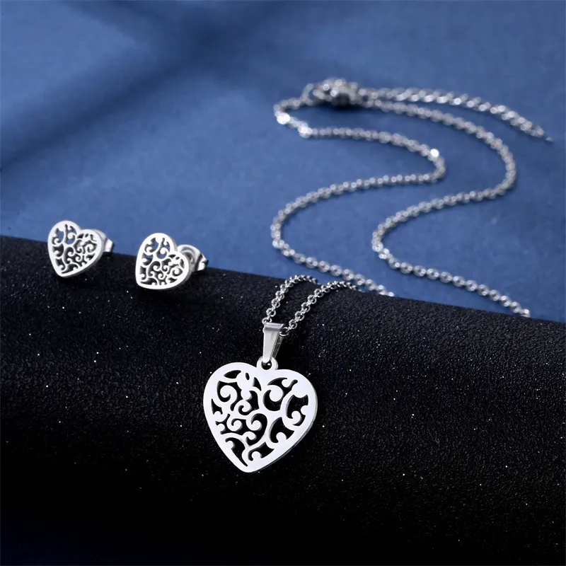 Women Fashion Hollow Vine Heart-Shaped Stud Earrings Pendant Necklace Jewelry Set