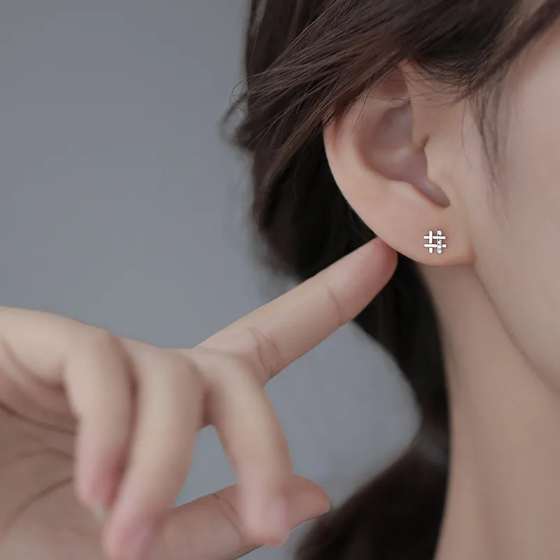 Women's Simple Sterling Silver Geometric Stud Earrings