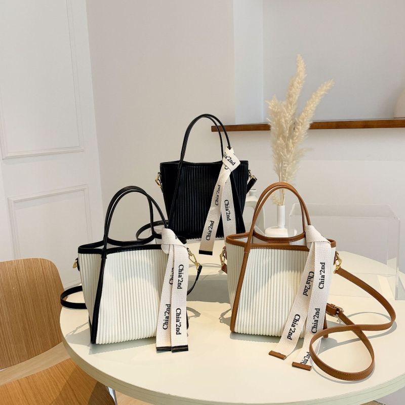 Wholesale Women Fashion Solid Color Horizontal Square Handbag