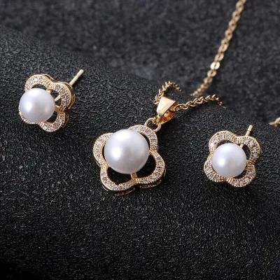 Women Fashion Imitation Pearls Rhinestones Hollow Four-Leaf Clover Stud Earrings Necklace Jewelry Set