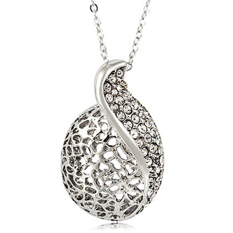 Wholesale Women Fashion Rhinestones Hollow Leaf Pendant Necklace Wholesale Women Fashion Rhinestones Hollow Leaf Pendant Necklace