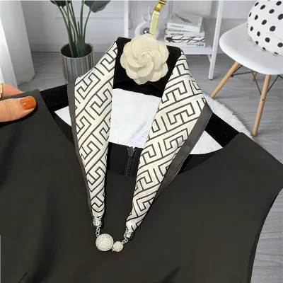 Women Fashion Magnetic Buckle Necklace Scarf