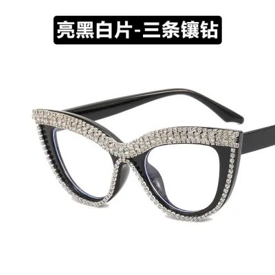 Women's Fashion Triangle Cat Shape Rhinestone Sunglasses - Butterfly Frame Resin Lens