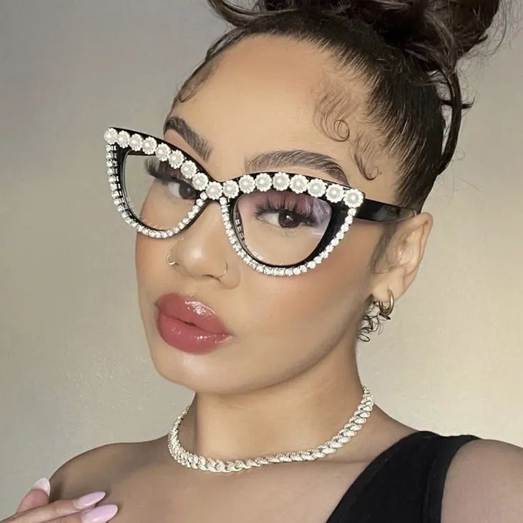 Women's Fashion Triangle Cat Shape Rhinestone Sunglasses - Butterfly Frame Resin Lens