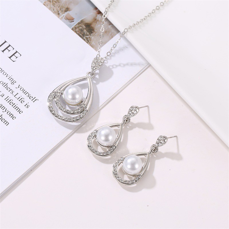 ●VVV● SET Waterdrop Pearl Logo Surgical Necklace Earrings MUSINSA | VVV Waterdrop Pearl Logo Surgical Earrings