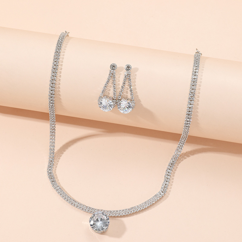 Wholesale Women Simple Creative Rhinestone Gem Pendant