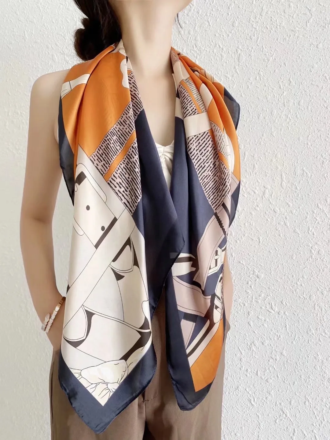 The Silk Scarf – Comme Si