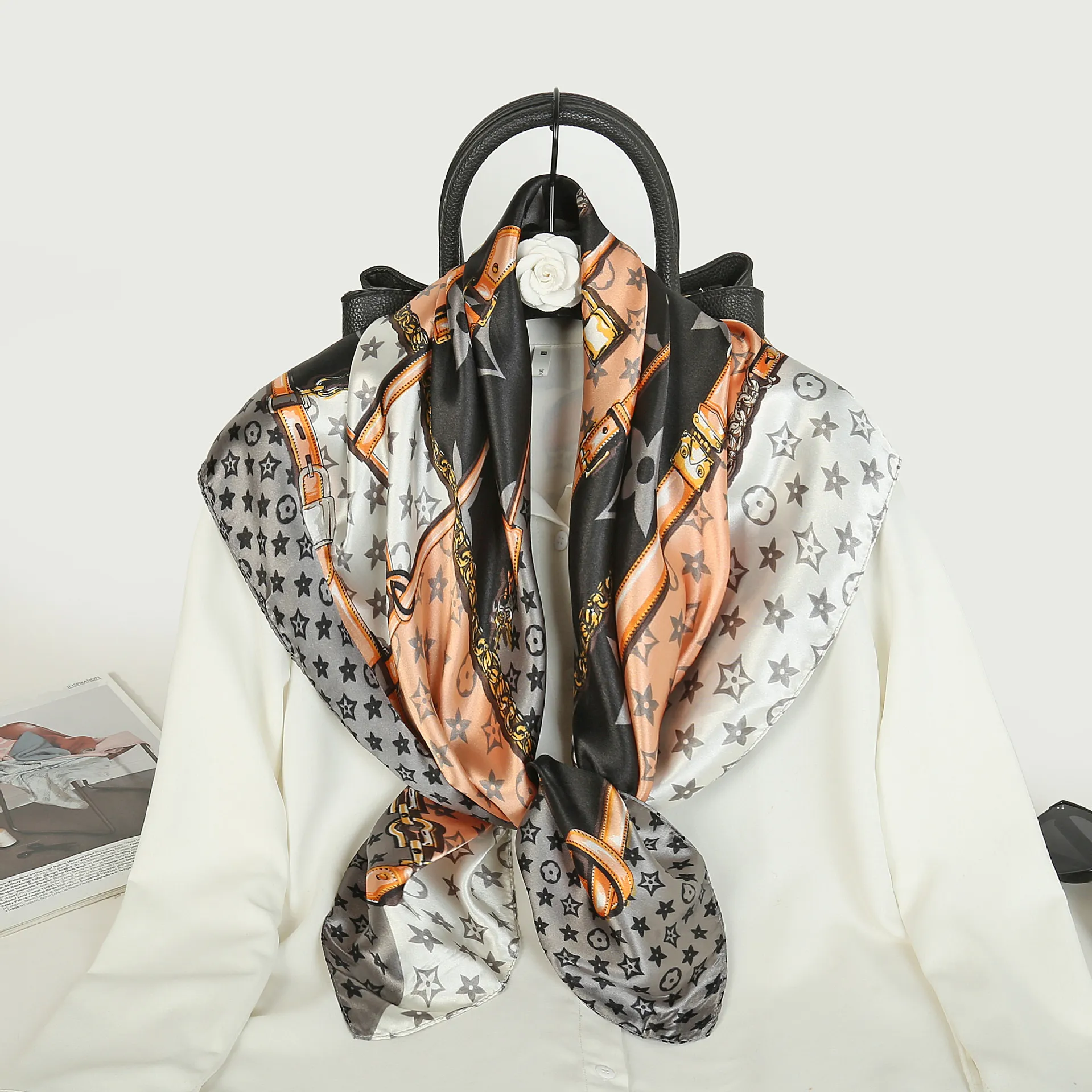 The Silk Scarf – Comme Si