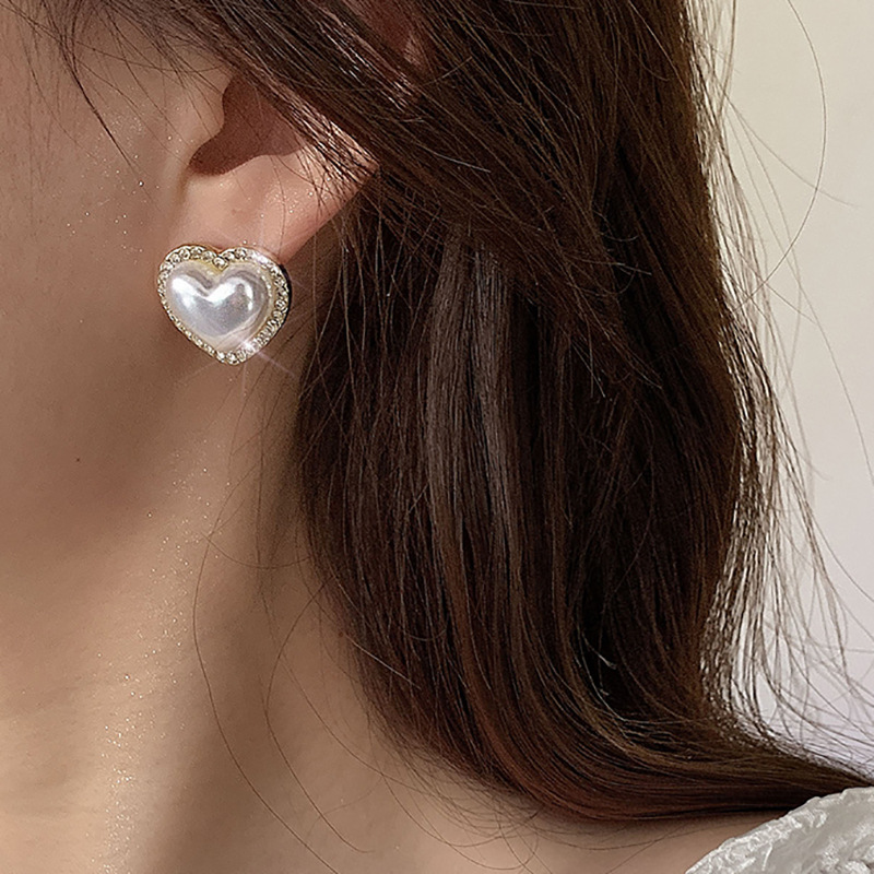 ☆TATIANA☆ Bold Heart Pearl One-Touch Earrings EC1909 14 Karat Yellow Gold Heart CZ Telephone Style Earrings