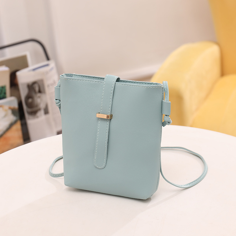★2023SS新作★KIRSH★TERRY SQUARE GRAPHIC SHOULDER BAG Green Koa Square Push-Lock Shoulder Bag - CHARLES & KEITH