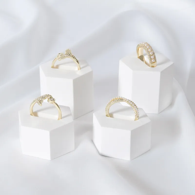 Geometric Gypsum Ring Jewelry Display Stand Nordic Style One Layer
