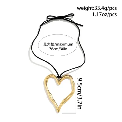 Women Fashion Exaggerated Heart Pendant Clavicle Chain Necklace