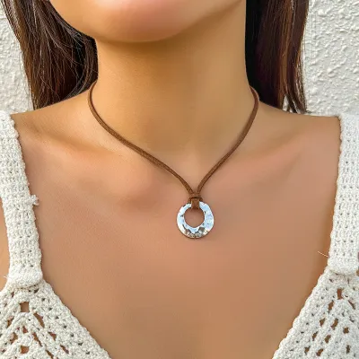 Women Fashion Exaggerated Heart Pendant Clavicle Chain Necklace