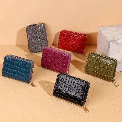 Unisex Fashion Crocodile Pattern Lacquered Multi-Card Zip Mini Wallet