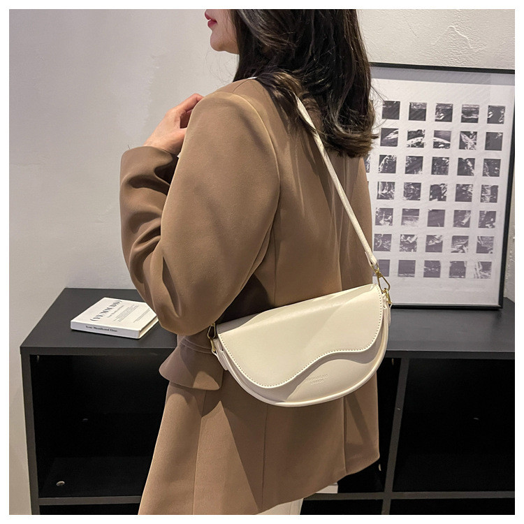 Wholesale Women Fashion Flap Zipper PU Shoulder Saddle Bag