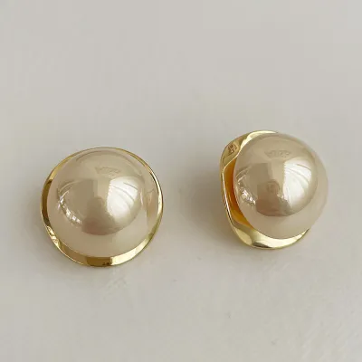 Women's Fashion Geometric Metal Pearl Earrings